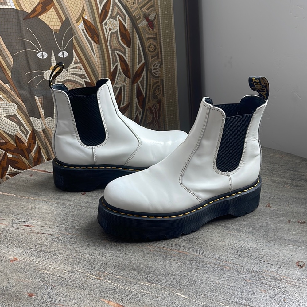 Dr. Martens 2976 Quad Chelsea Boots